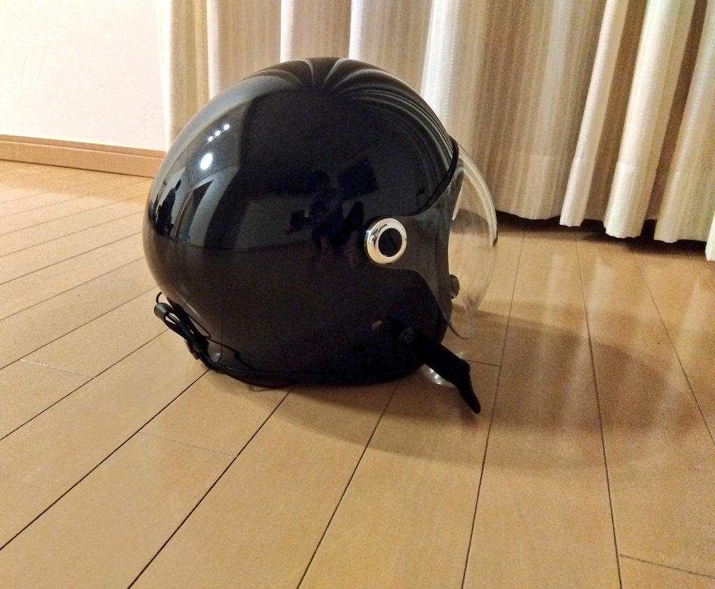 yomejiyo's tweet photo. 台湾ツーリング用のヘルメットを手に入れた…🤩
インカムも無理やり付けた^⁠_⁠^
#TNK工業
#GS6 https://t.co/2fFCw2qBga