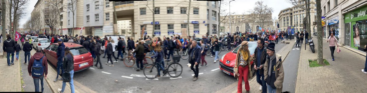 ramzacom's tweet photo. #Montpellier emmerde #Macron le fou .
#Greve23Mars 
#ReformeDesRetraites 
#Scelerat 
#MacronDestitution https://t.co/21NHlwcvsR