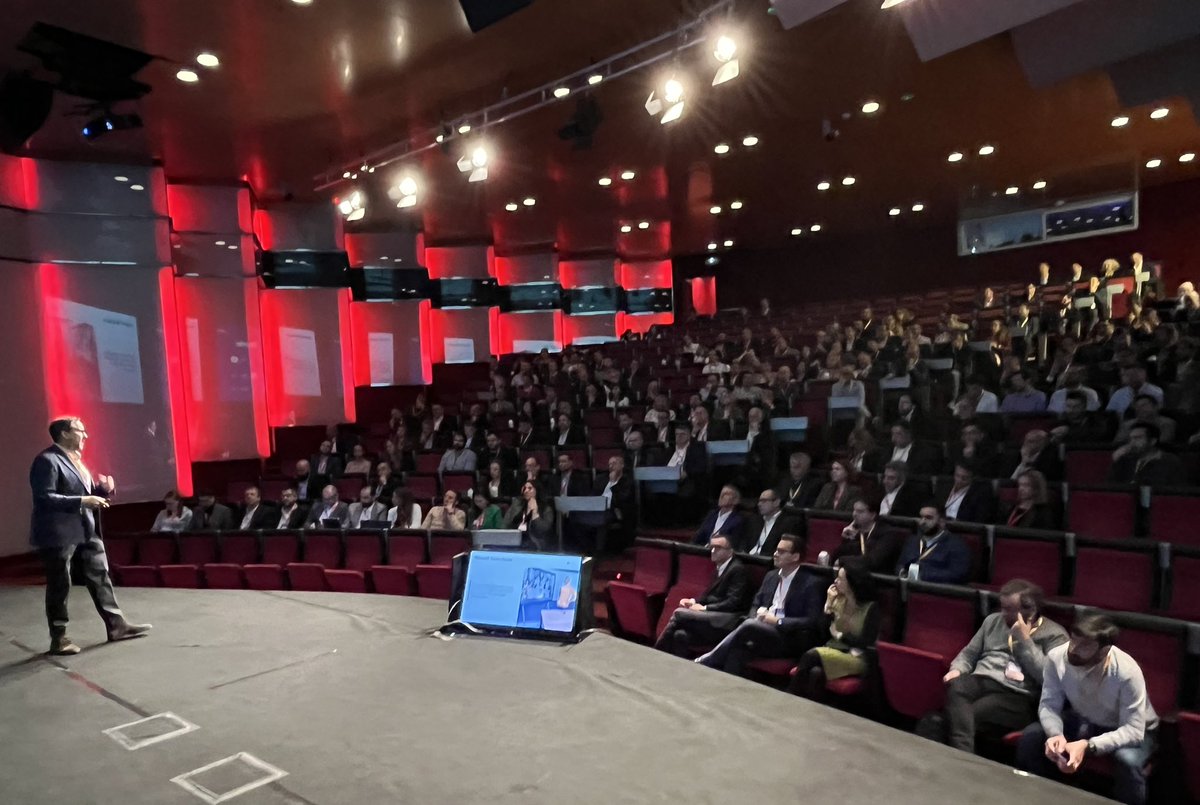 ricohspain's tweet photo. .@MicrosoftES detecta una tendencia clara: los espacios están cambiando y la tecnología es una palanca para trabajar de manera inteligente. Los modelos híbridos demuestran que no hay una única solución; esto va de estar en constante adaptación al cambio
#BeHybridBeCollaborative https://t.co/4s1EX1Umig