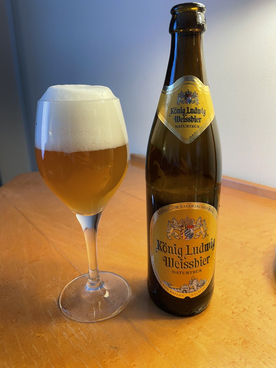 mochike_log's tweet photo. 白ビール狂はワイングラスでビール飲みます🍺この白ビールは炭酸強めで香りがあと引かず比較的スッキリ✨ https://t.co/7nSEwoC2yT