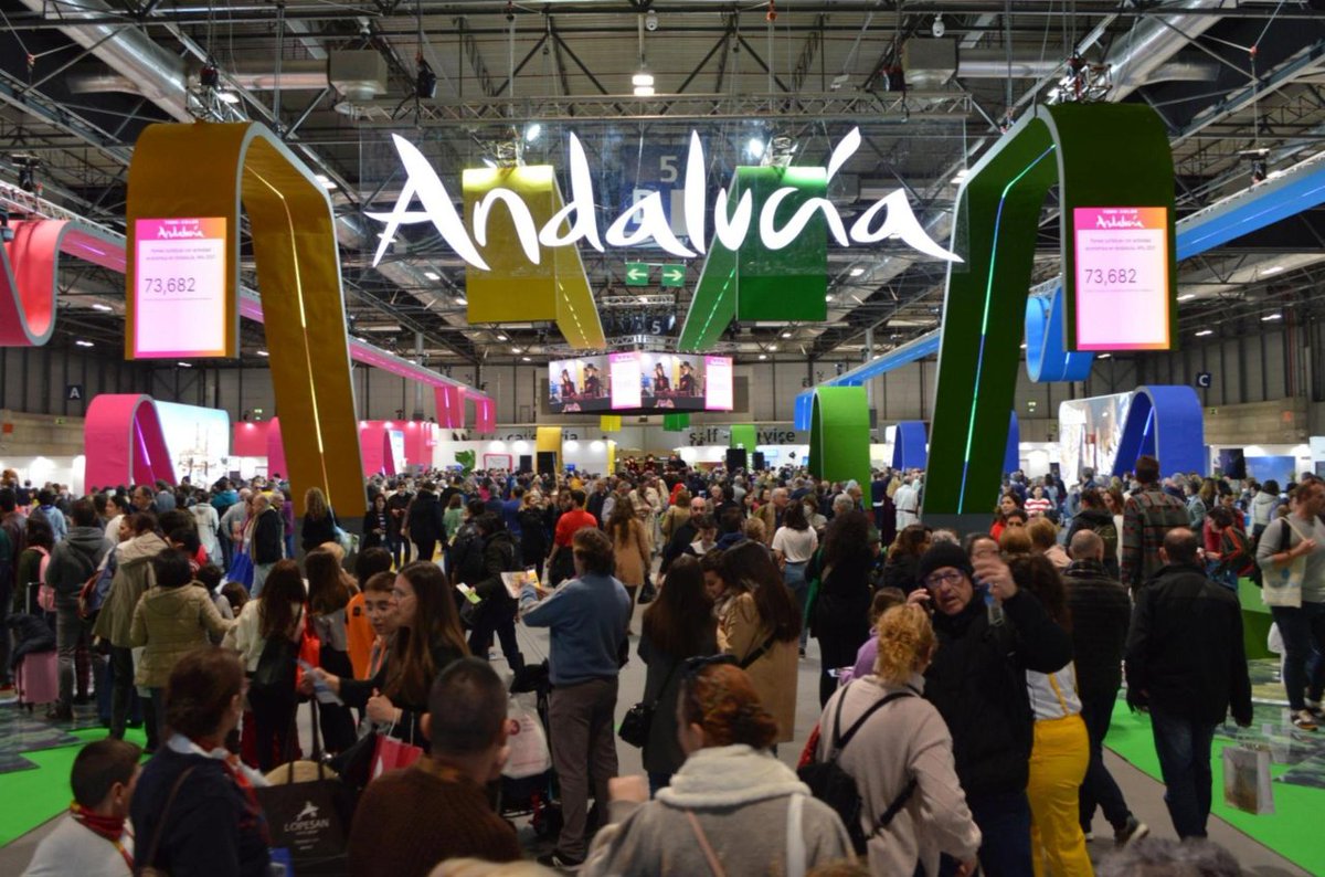 ➡️ Por el stand de <a href="/viveandalucia/">Vive Andalucía</a> en #FITUR2023 pasaron 143.000 visitantes, el doble que en 2022. De ellos, algo más de 78.600 fueron profesionales y 64.400 público general. 

📰 Nota de prensa: ifema.es/fitur/noticias…

#FITUR #CuidamosDelMundo #WeCareOfTheWorld
