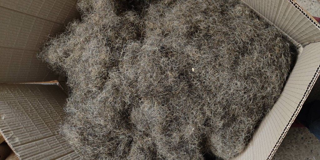 Mixed animal hair is finally back in stock!! 40% pig hair, 40% South American horsehair combings and 20% cattle hair. This blend replaces the 80/20 hair #Upholstery #UpholsterySupplies #BackInStock #Horsehair #GetStuffed #BlackBarnUpholsterySupplies ow.ly/tgck50NpXi2