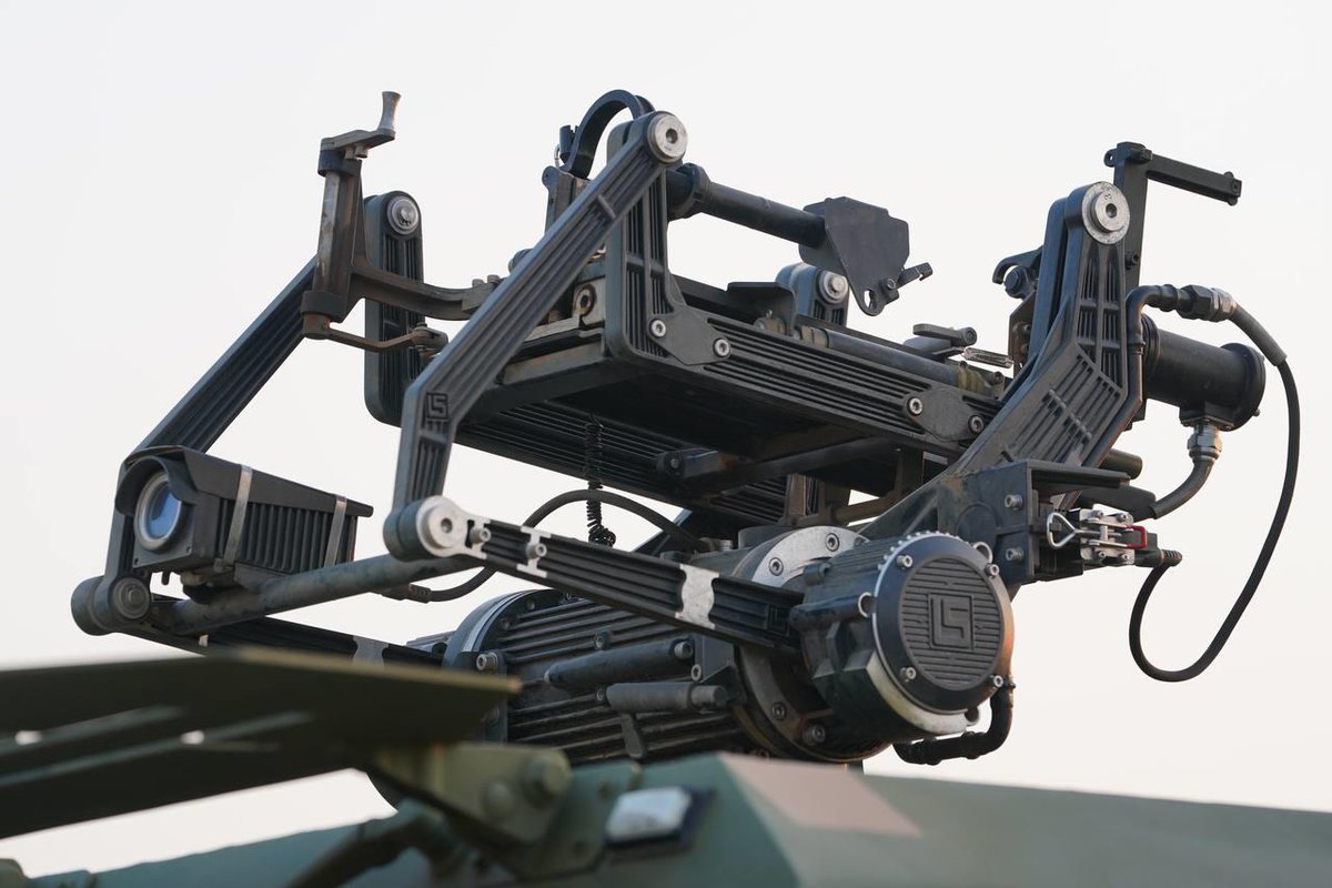 Qjc88 Machine Gun Mounted on each CSK-181's remote weapon system (3rd pic for an empty ...
