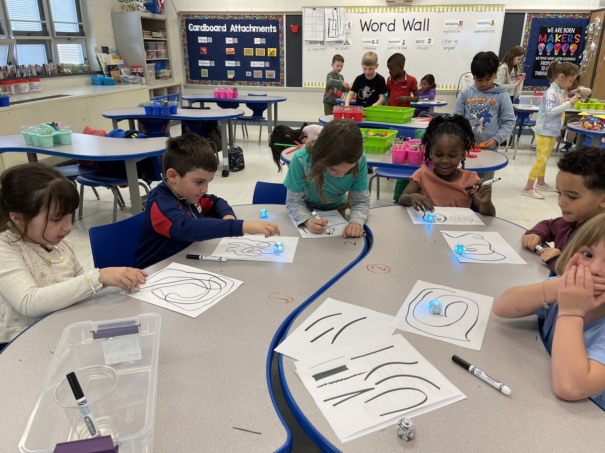 schwankert_stem's tweet photo. There is no better day in STEM than when WCB students get to try out new materials and use their imaginations! My first graders love their @My_Clixo, @KNEX, and @Ozobot! #stem4them @EWRSDK12 @wcb_principal @b_santucci @Mrs_Lasky https://t.co/b12DTLiHqj