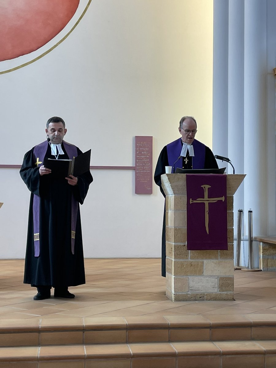 VELKD-Bischof Ralf Meister betet in #Odessa mit der größten lutherischen Gemeinde der #Ukraine um den #Frieden
velkd.de/presse/archiv-…