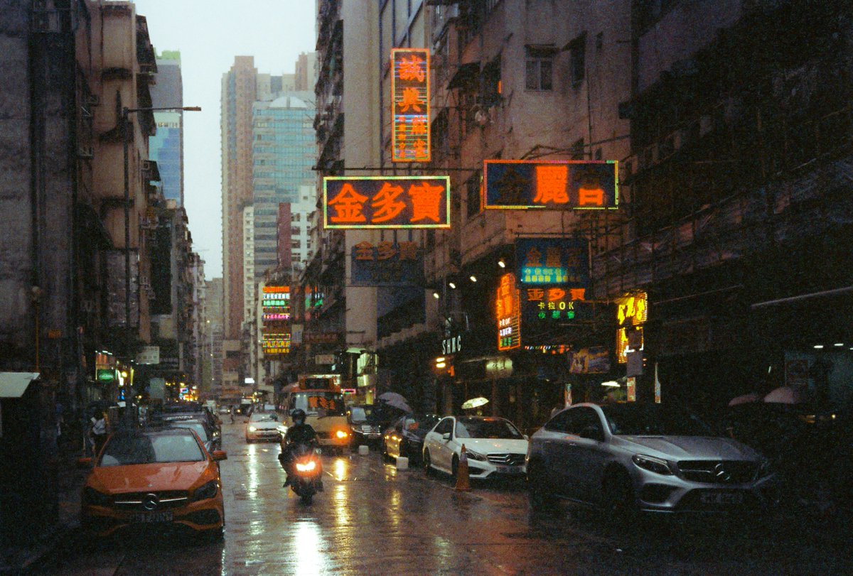 FishMonkeyCow_'s tweet photo. City of Darkness https://t.co/Dwhm7vbLnt
