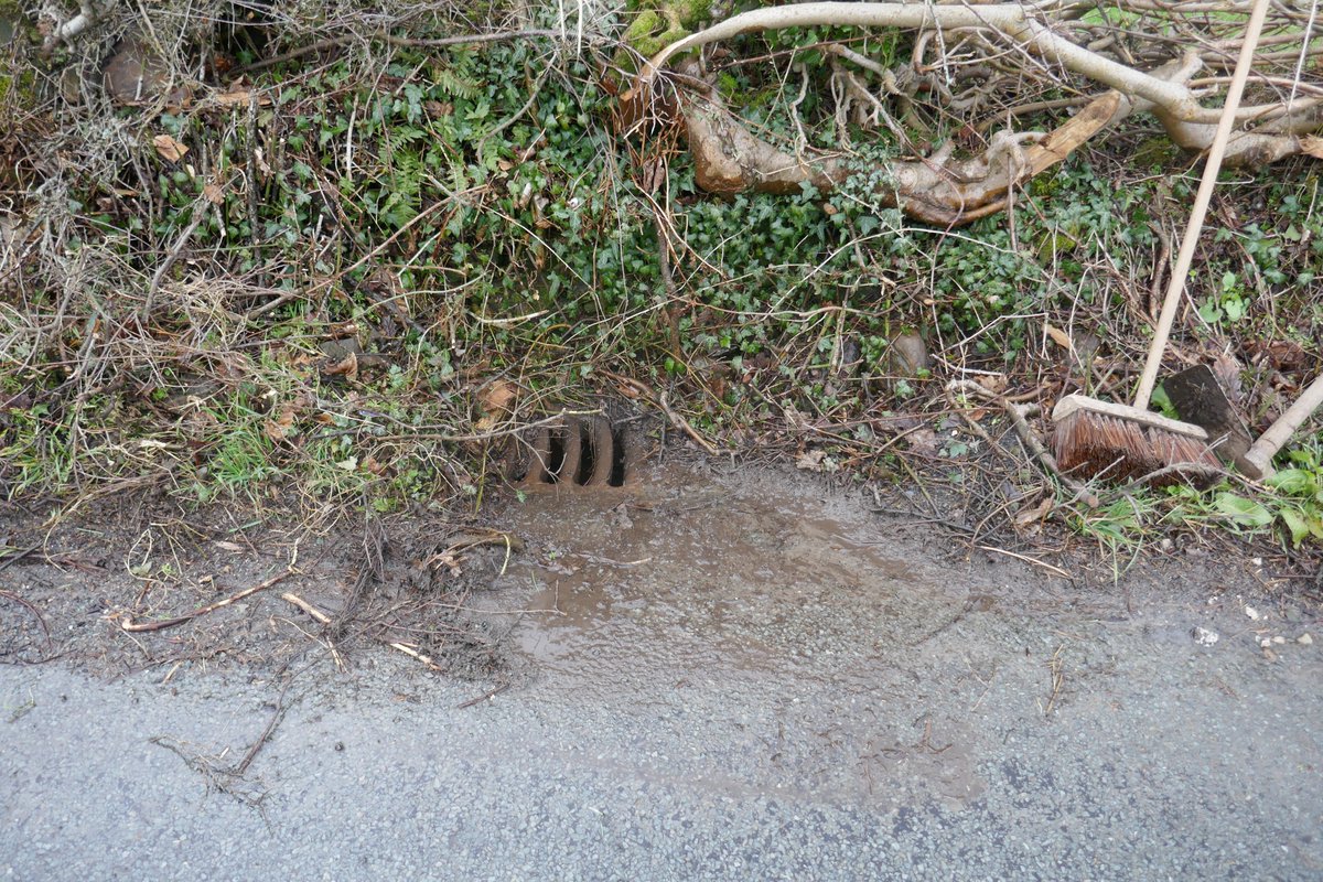 TheLengthsman's tweet image. There is a lot of water about not going down the #drains !
Been working on 12 this morning improving the road conditions between #Tottlebank cross roads and #SparkBridge
#Lengthsman
Making #Ruralroads safer 👍