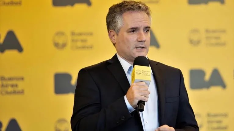 “Marcelo D’Alessandro renunció como ministro de Seguridad de la ciudad de Buenos Aires. Eugenio Burzaco asumirá en su reemplazo el próximo lunes”

#MesaDeNoticias por <a href="/galiamoldavsky/">Galia Moldavsky</a>