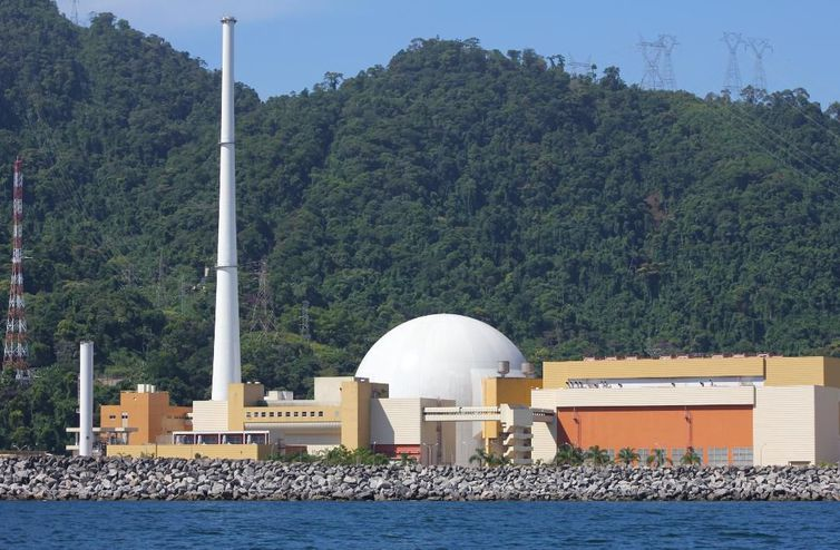 o_verdoso's tweet photo. A #Eletronuclear deixou de informar imediatamente aos órgãos de fiscalização um vazamento de material radioativo ocorrido em setembro do ano passado na usina de #Angra1 que resultou no lançamento de água contaminada na Baía de #Itaorna, em Angra dos Reis. 👇🧶 https://t.co/ZJD3799nXx