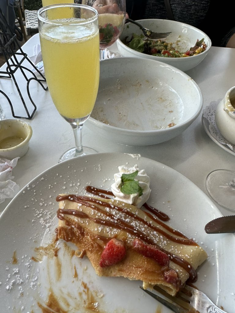 RoxxVO's tweet photo. 2$ mimosas ,
Say no more https://t.co/ujfpD9nd0W