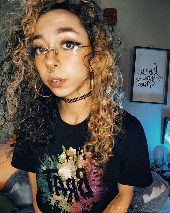 Okay okay-- by ✨️LOOKS✨️ only, gimme one guess what you think my favorite band may be.  ⚠️  hint ⚠️ (Gonna<a href="/tag/shitsandgiggles"class="tags"><span>#shitsandgiggles</span></a>