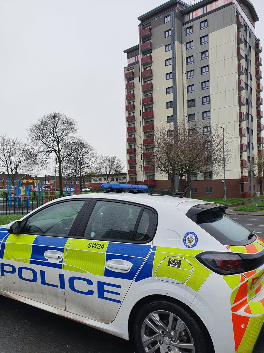 OldburyWMP's tweet photo. Langley officers are paying close attention to our high ASB areas tonight #reduceasb #notonourpatch @SWPartnerships @sandwellcouncil @SandwellPolice https://t.co/IHVEauDdPg