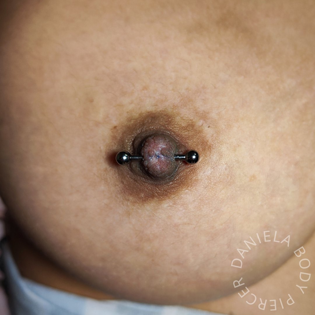DanielaPiercer's tweet photo. par de nipples con joya de titanio 🫶🏻 https://t.co/T7Gzp04YCJ