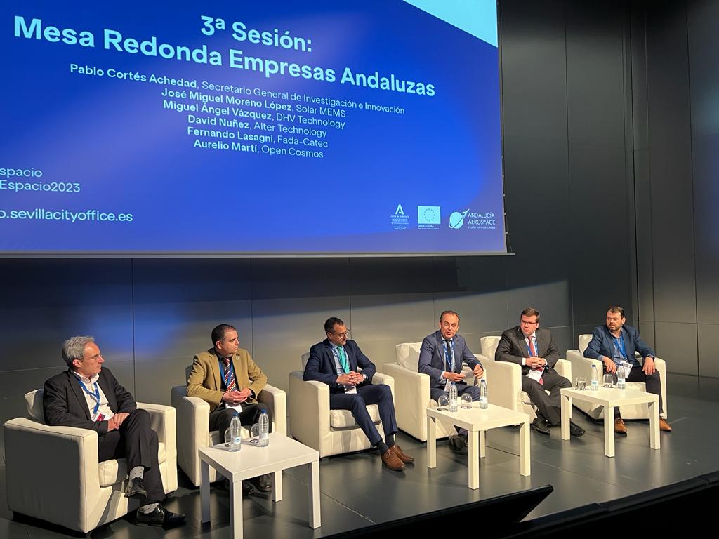 CATECTechCenter's tweet photo. 🤩Gran jornada de hoy en la II Conferencia Espacial de Andalucía.
@achedad ha moderado una mesa en la que hemos participado junto a @davidnunezt @AlterTechnology @AurelioMarti @OpenCosmo #SolarMEMS y @dhvtechnology https://t.co/PHQgldRcLR