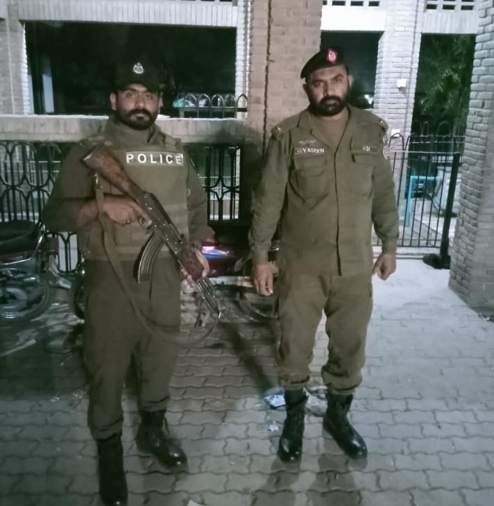 okarapolice's tweet photo. ضلع بھر میں  مساجد، امام بارگاہوں پر  نماز تراویح  کے اوقات میں سکیورٹی کے سخت انتظامات کیے گئے ہیں
 ڈالفن اور ایلیٹ فورس کی  ٹیمیں  موثر  گشت  پر مامور 
ڈی پی او  کی جانب سے ایس ایچ اوز اور سرکل افسران کو ڈیوٹی کو چیک کرنے کے احکامات ۔۔
#okarapolice #PunjabPolice 
#AtYourService https://t.co/AehWKfVCOg
