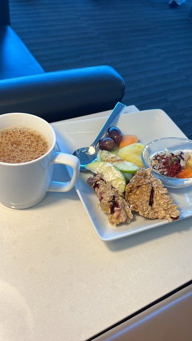 Airport breakfast https://t.co/uJOiAnIOyx<a href="/tag/erastour"class="tags"><span>#erastour</span></a>