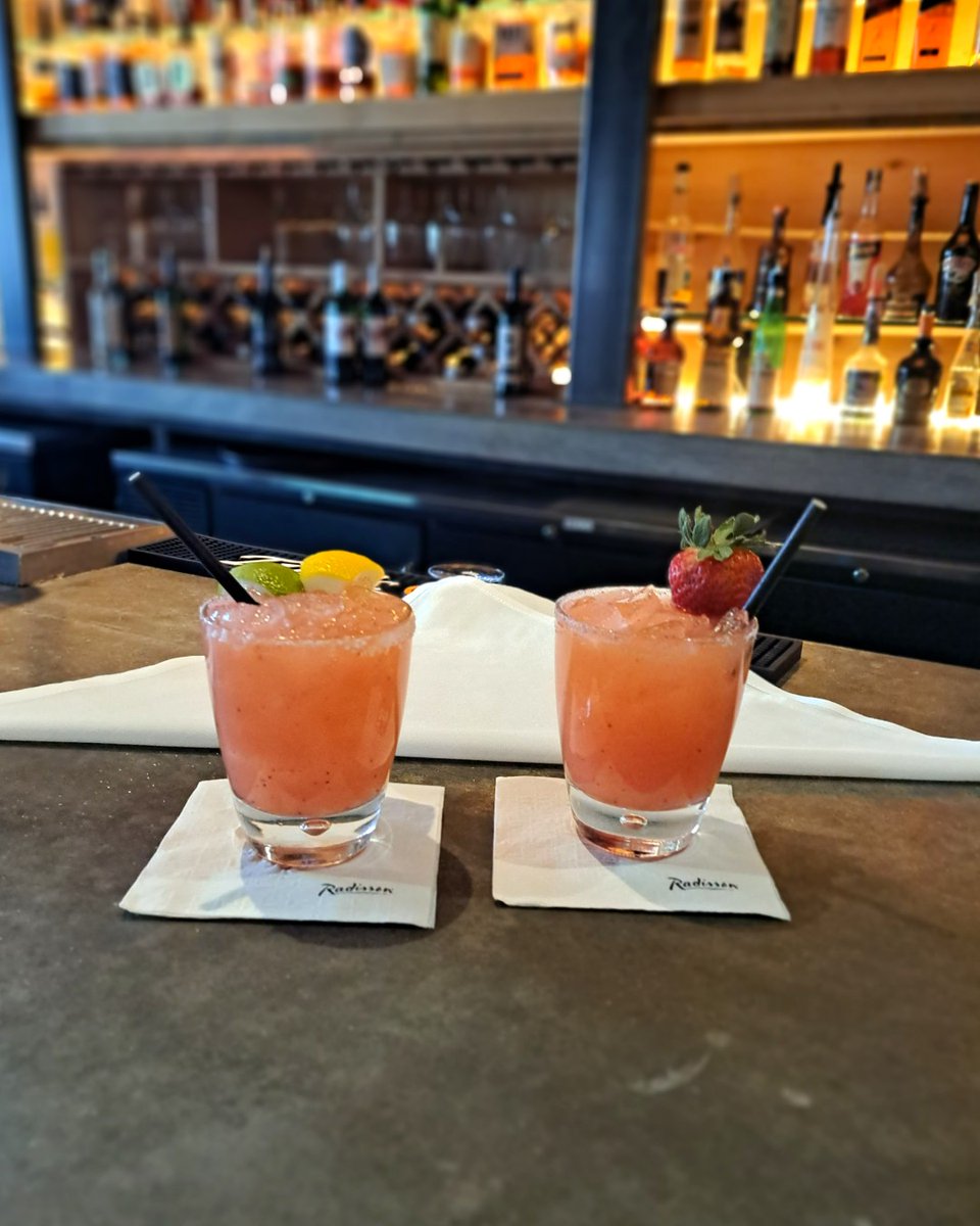 Strawberry margaritas taste better in twos. 🍓 

Grab a friend and we'll see you at #CopperCanyon downtown.

#thirstythursday #radissondtwnslc #downtownslc #slcfoodies #yelpslc #happyhour #slctavern