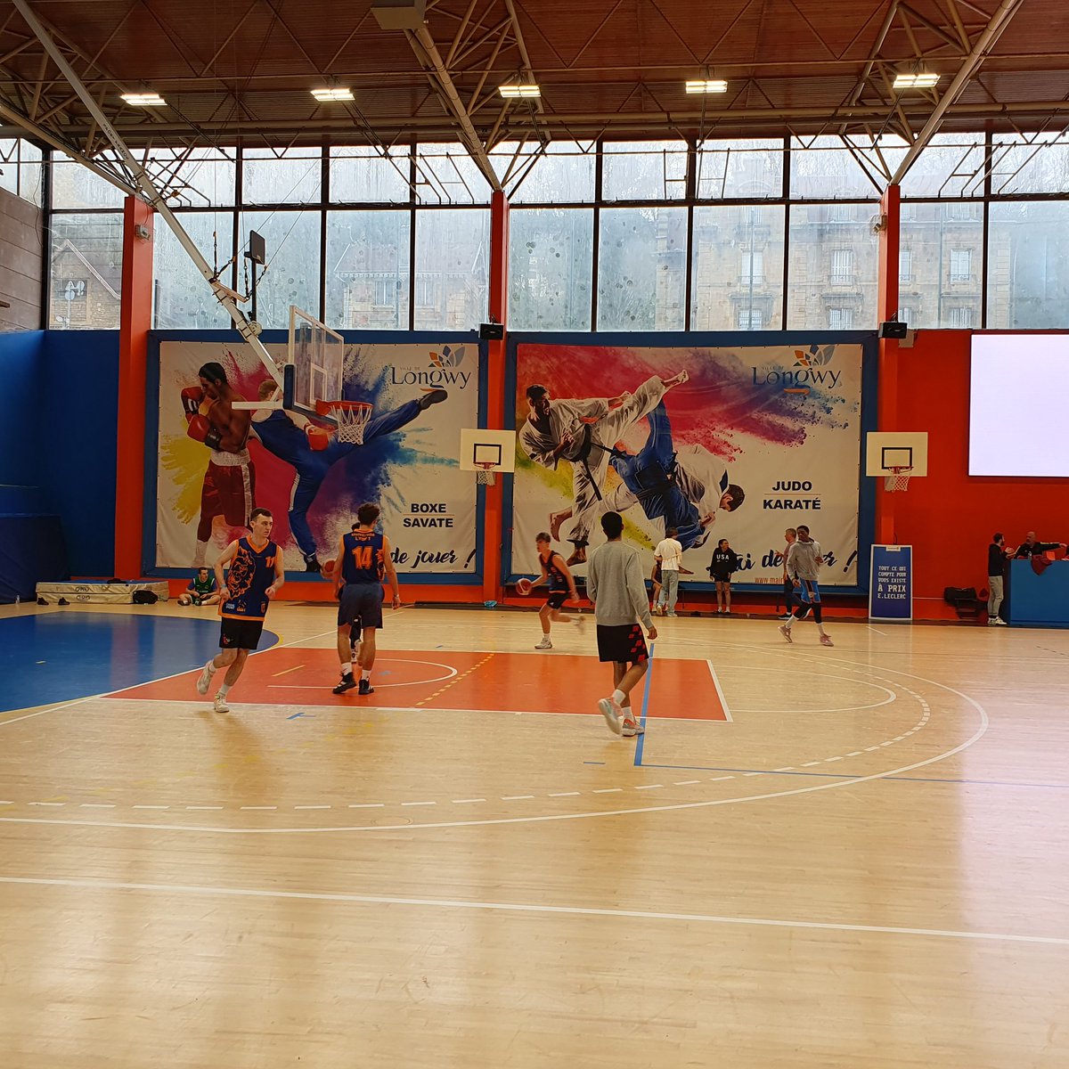 IUTLyon1's tweet photo. L'équipe masculine de 🏀 de l @IUTLyon1 joue une demi finale dans qq instants
#cdfiut2023 https://t.co/lL9OyvmnRJ