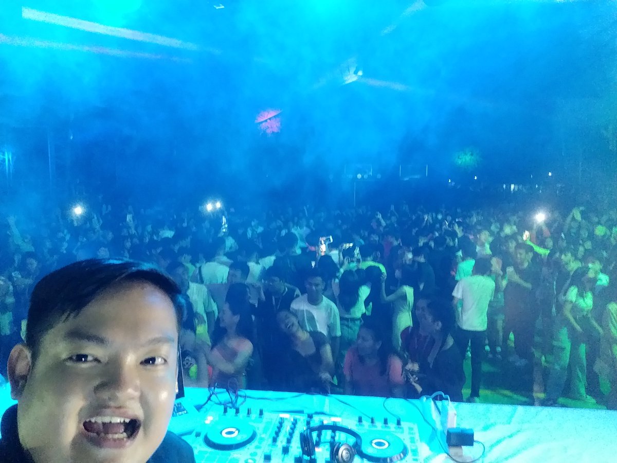 Djtwiq19's tweet photo. Thank you JCFC students for having me as your DJ!! It's good to be back at my old school 💗🤍 Thank you JCFC Student Council!! 

#JCFCHSNight2023 #djtwiq #djlife https://t.co/S06wF1EWfo