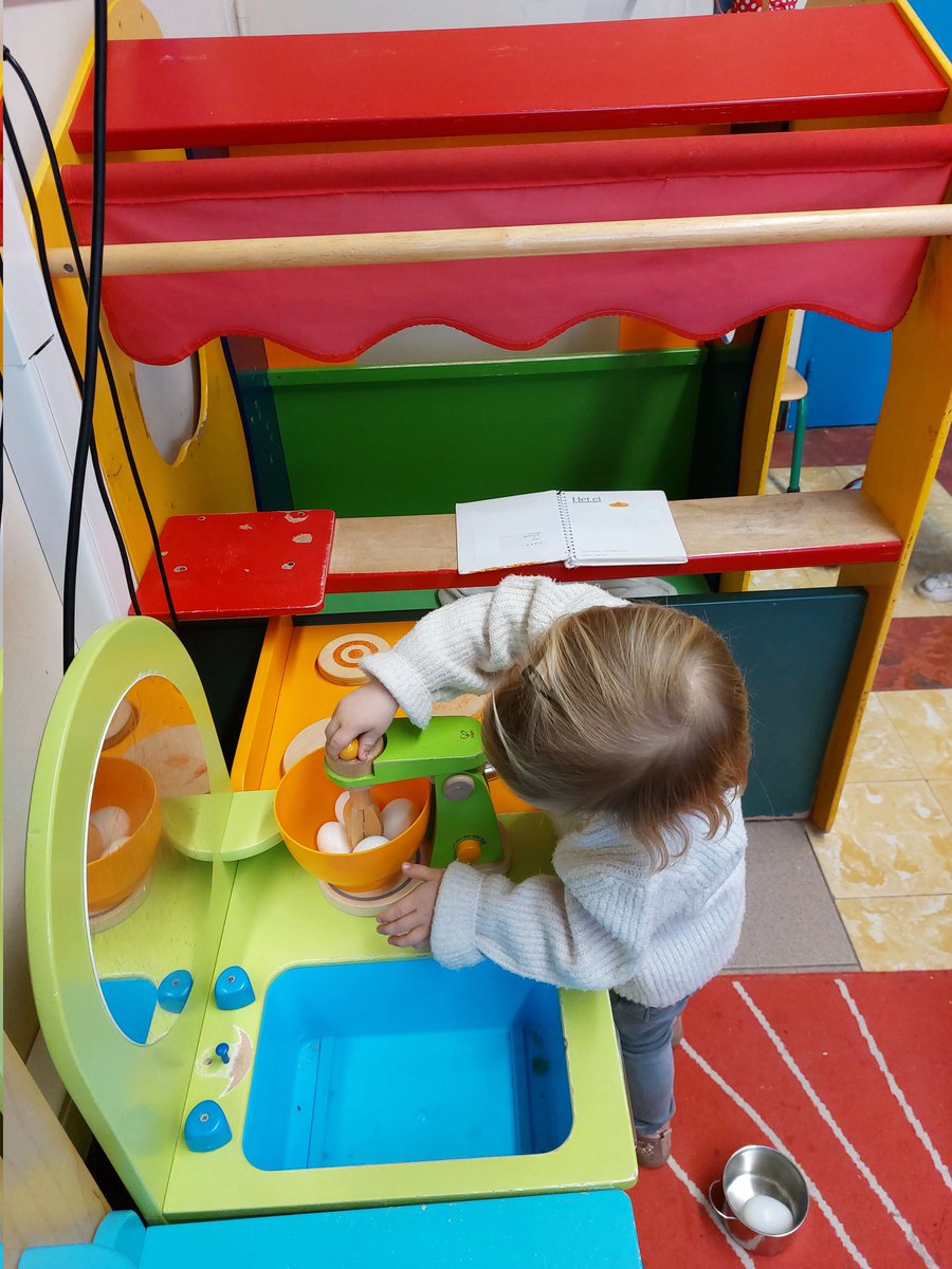juf_elien's tweet photo. Nu zelf aan de slag #poppenhoek #eitjes #themakip #bijnapasen #trapleerke https://t.co/sCPwjwNtuu