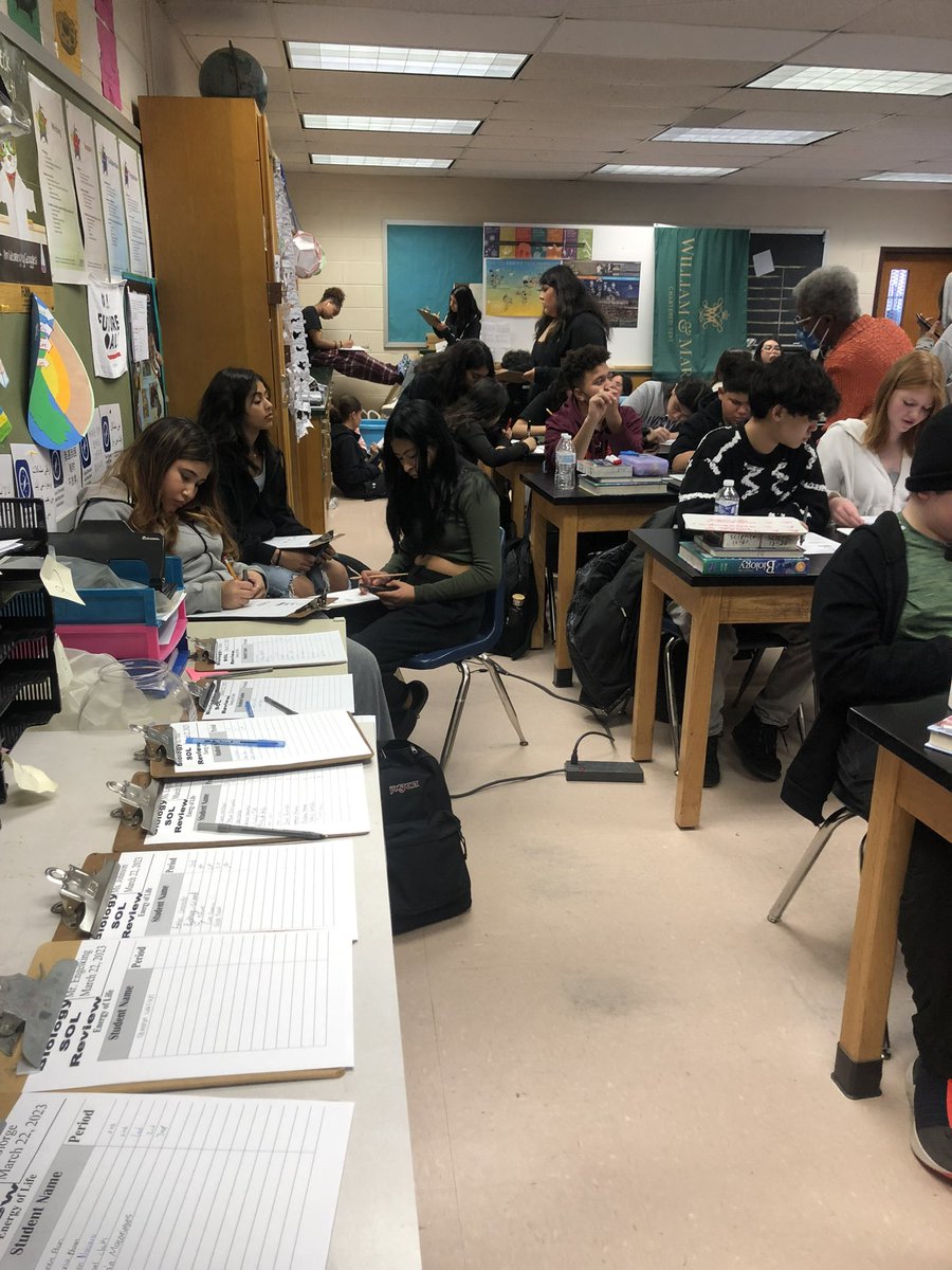 MsBasl_FCHS's tweet photo. FC Biology students SHOWED👏🏻UP 👏🏻 for our 3rd SOL review session after school yesterday. It’s great to see the drive for success these students have! #wearefc #biochemistry @FCPSR2 @FCPSScience  @FallsChurchHS https://t.co/n6PgmdUsWz