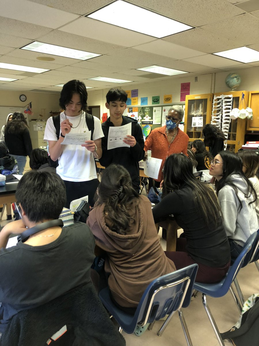MsBasl_FCHS's tweet photo. FC Biology students SHOWED👏🏻UP 👏🏻 for our 3rd SOL review session after school yesterday. It’s great to see the drive for success these students have! #wearefc #biochemistry @FCPSR2 @FCPSScience  @FallsChurchHS https://t.co/n6PgmdUsWz
