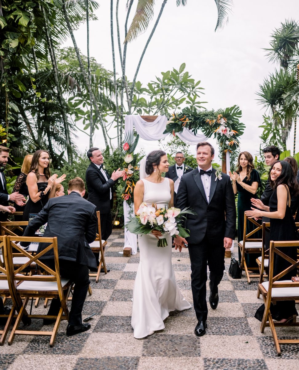 destinationido's tweet image. For Anna and Stafford, months of planning resulted in a breathtaking Costa Rican mountaintop ceremony and a joyous weekend of celebrating love.⁠
⁠⁠
Photographer: @kaylanewsomephotography⁠
Planner: @milbesoscr⁠
Venue: @villacaletas.oficial⁠
Florist: @flores_de_campos⁠
