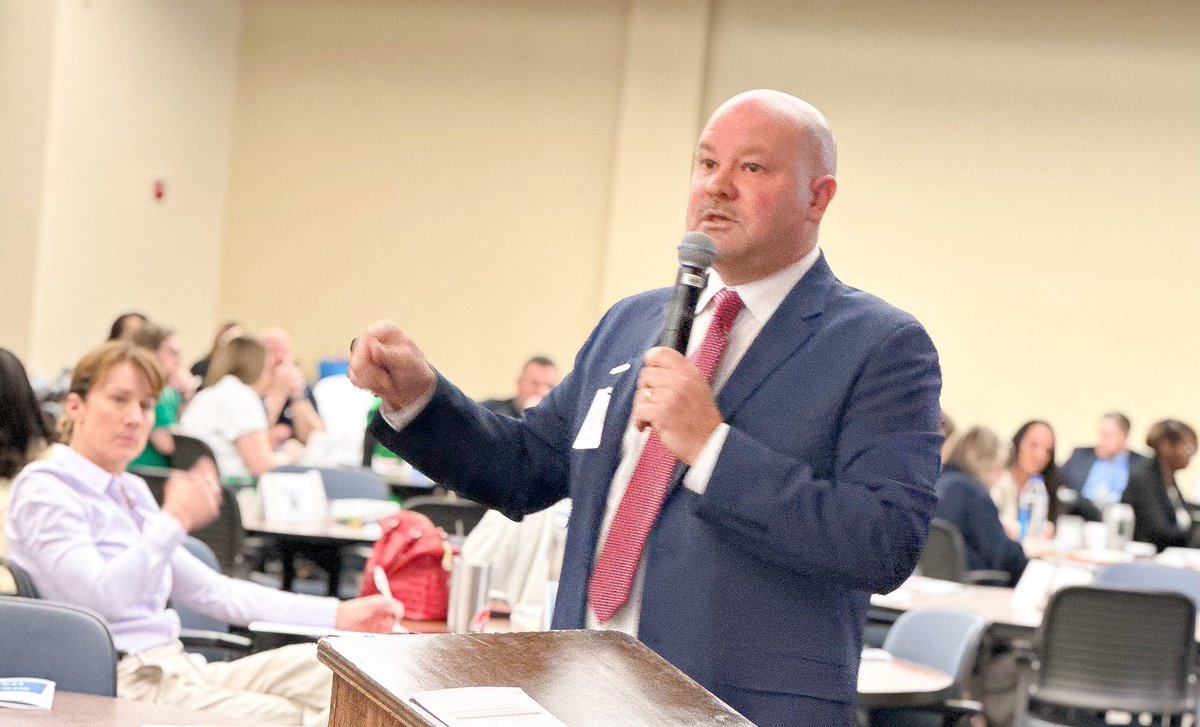 StephanieWyka's tweet photo. Wondering what our @MetroSchools Executive Principals are up to today? We’re analyzing data, collaborating around leadership moves to support student success, & enhancing the learning experiences for our students through cluster pathways. All in a day’s work at PLN! #leadMNPS https://t.co/NHQt5MmO2j