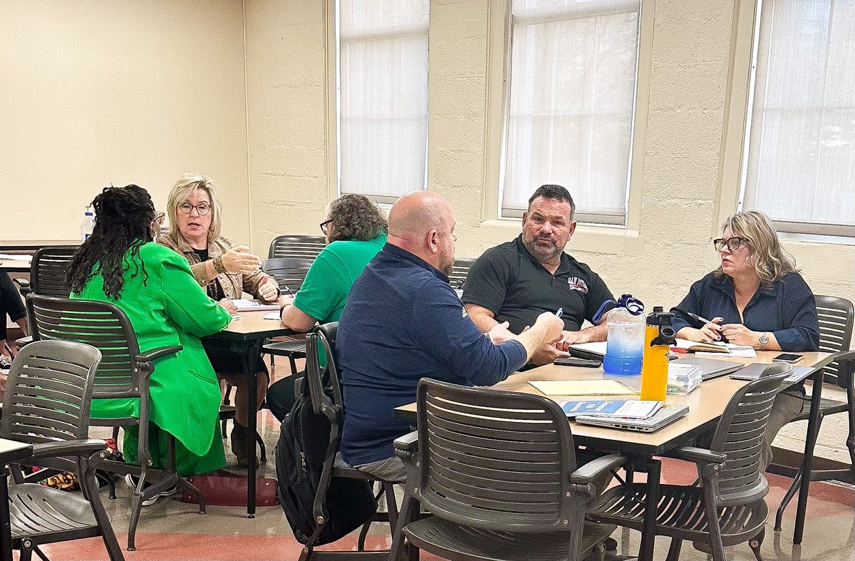 StephanieWyka's tweet photo. Wondering what our @MetroSchools Executive Principals are up to today? We’re analyzing data, collaborating around leadership moves to support student success, & enhancing the learning experiences for our students through cluster pathways. All in a day’s work at PLN! #leadMNPS https://t.co/NHQt5MmO2j