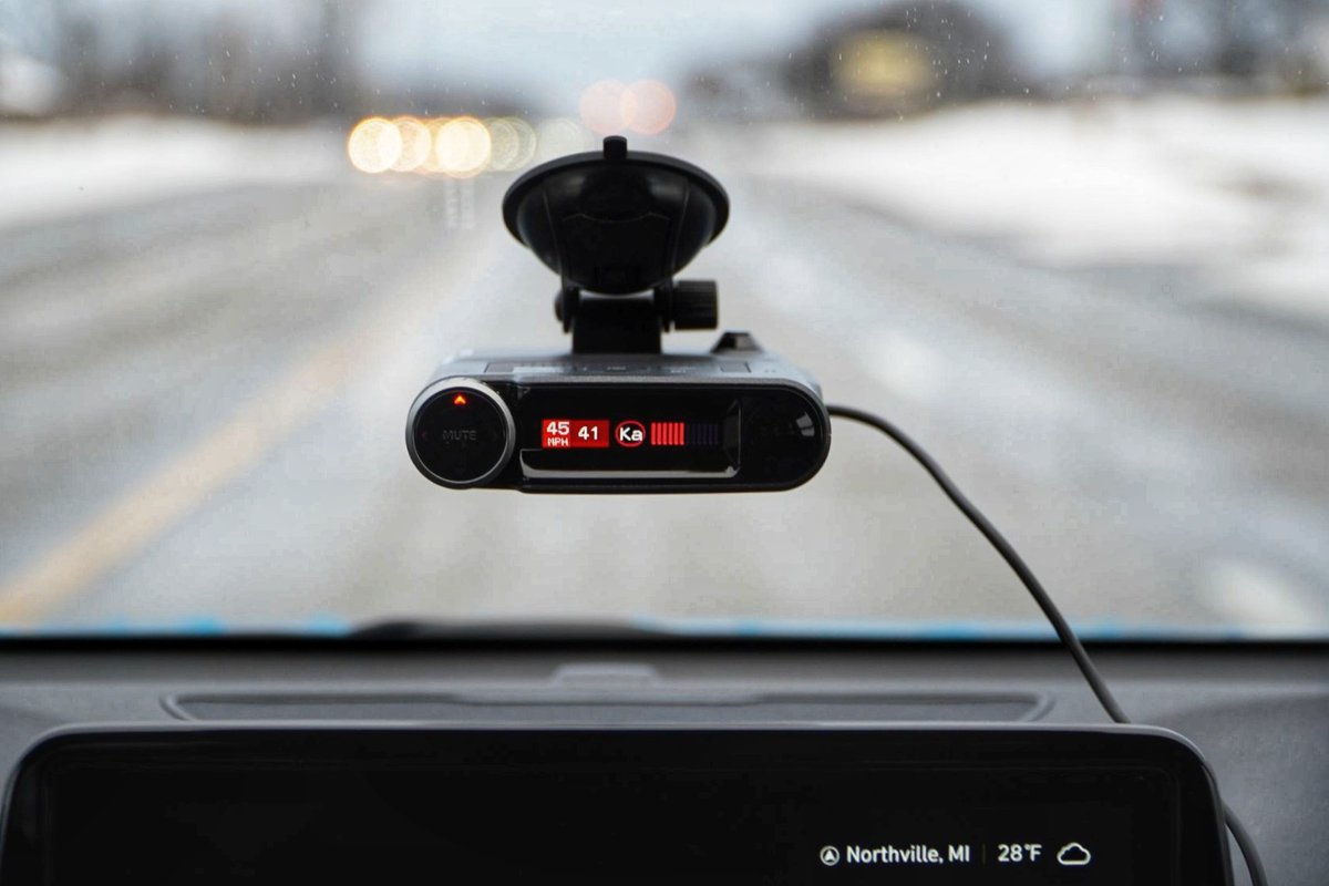 Automoblog's tweet image. As a two-in-one, tech-packed unit, the @escortradar MAXcam 360c promises fewer false alerts with its updated IVT filters and increased situational awareness via directional alert arrows. Although, there are some drawbacks. See More: bit.ly/3lIR0mJ #Review #RadarDetectors