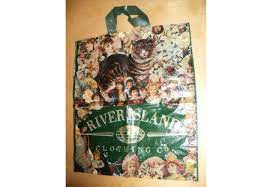 AlexRich84's tweet photo. @absoluteradio @bushontheradio @RichieFirth That bag! So many memories, I had the lilac one, the ultimate sleepover accessory. Also any girl who knew fashion in the 00s had one of these River Island carrier bags at school https://t.co/JgaRcc6s3Q