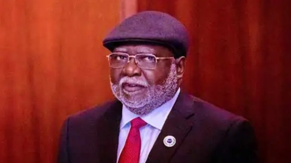 kunmydrey's tweet image. Corrupt CJN Ariwoola sneaks out of Nigeria  to see BOLA TINUBU in London. 

Nigerians are watching you