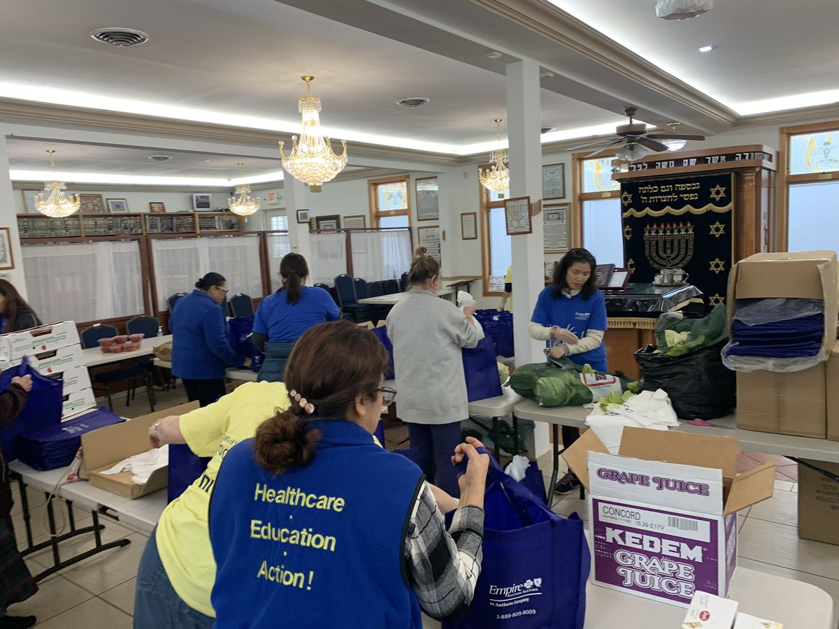HEPBKStatenIs's tweet photo. #Communityatwork! Over 800 bags for COJO-SI 48th Annual Pre-Passover Food Distribution at the Aur Torah Sephardic Minyan @COJO_SI @vizhnay35 https://t.co/K1ahNtsWxM