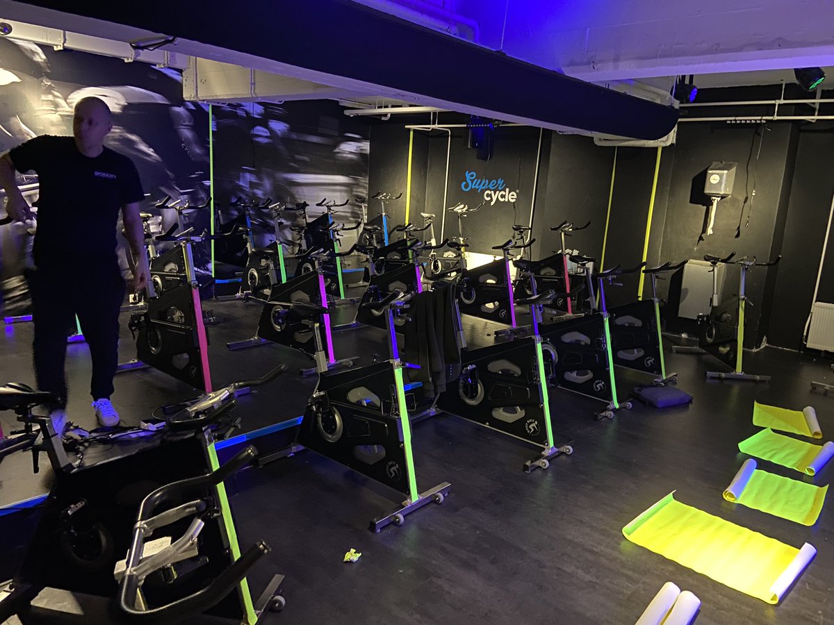 Klaar voor de start! Zo 4 uur lang spinnen #spinforlife <a href="/slamofficial/">SLAM!</a>