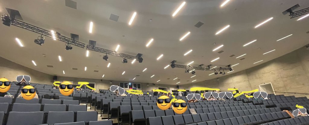 Put on my <a href="/BelgiumLex/">Lex.be</a> hat to give a guest lecture on “Smart algorithms for law practice” to @Ku_leuven master students in law. Reassured them LLMs &amp; ChatGPT wouldn’t bite, but they still went to sit safely in the back of the room (tech has not changed student behaviour)..