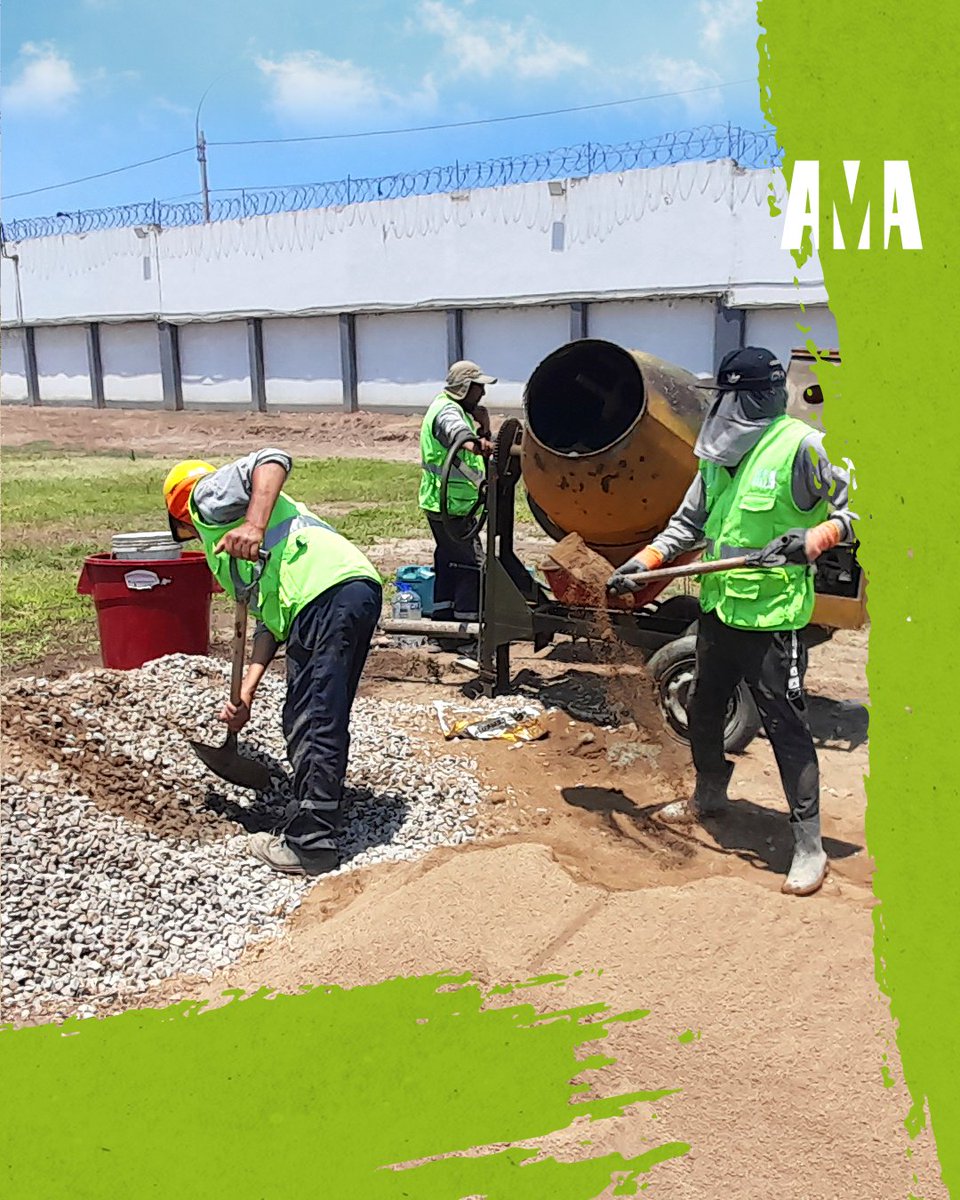 #23Mar | ¡Seguimos Trabajando! 👷🏻
Día a día nuestro equipo demuestra su compromiso con la realización de esta cancha deportiva que ya está tomando forma 😊

Un proyecto que tendrá un impacto positivo en todos los jóvenes que disfrutarán de ella

¡Pintemos juntos el camino! 💚🤗