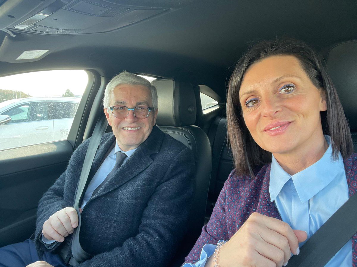 VanniaGava's tweet photo. Con il sindaco di #Udine Fontanini per visitare il nuovo biodigestore della NET. Un progetto all’avanguardia per il riciclo della #forsu da cui verranno ricavati biogas, biometano, compost e riutilizzo CO2 per uso alimentare. Un modello di #economiacircolare. Complimenti! https://t.co/EqVSv7ZELF