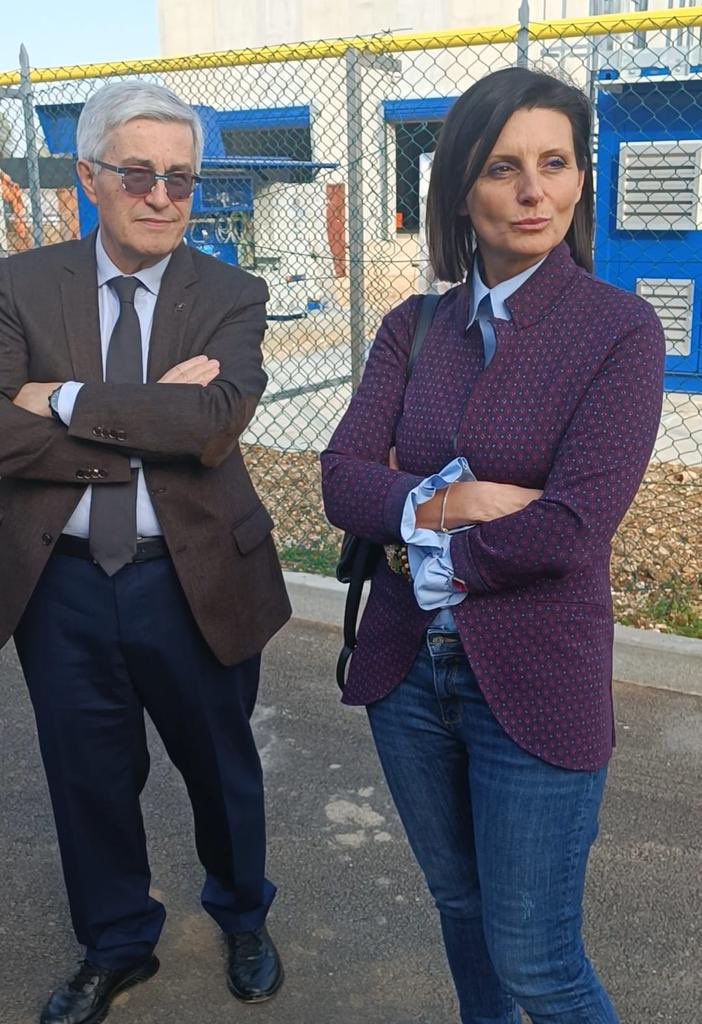 VanniaGava's tweet photo. Con il sindaco di #Udine Fontanini per visitare il nuovo biodigestore della NET. Un progetto all’avanguardia per il riciclo della #forsu da cui verranno ricavati biogas, biometano, compost e riutilizzo CO2 per uso alimentare. Un modello di #economiacircolare. Complimenti! https://t.co/EqVSv7ZELF