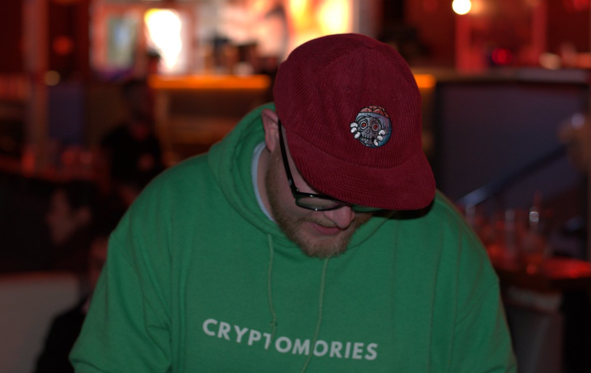 GM from LA.

First @CryptoMories event was a great success.  All thanks to <a href="/drewsifsoup/">drewbietwoshoes.eth👺🟪</a> and the <a href="/Cryptoon_Goonz/">Goonz</a> for the last minute event change.  Knocked it outta the park.

Shoutout to <a href="/ChungosNFT/">Chungos</a> <a href="/FroggyFriendNFT/">meena</a> <a href="/RunawaysNFT/">Runaways of The Neverworld | ROTN</a> and <a href="/Jarritos/">Jarritos</a>