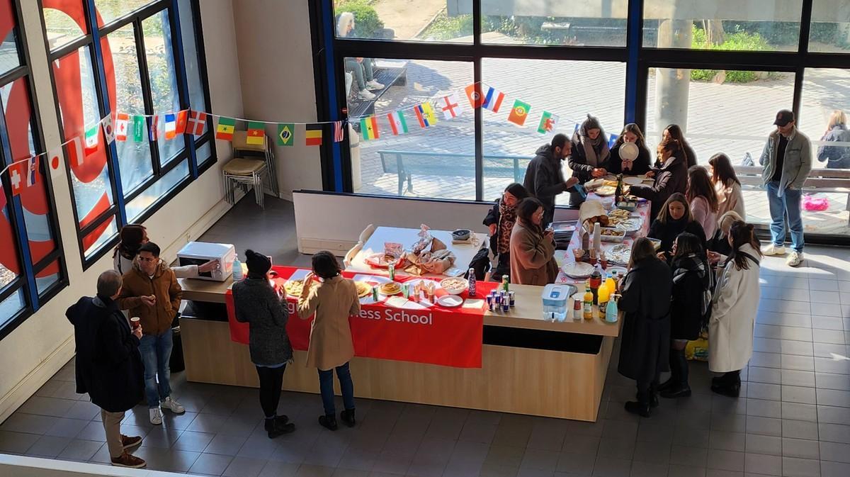 NÎMES Les étudiants de la Digital Business School ont participé au Red Bull Doodle Art France objectifgard.com/gard/nimes/nim…