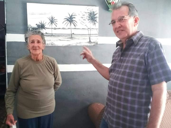 HenryGodinez18's tweet photo. 📚En el marco de la Feria Municipal del Libro en Ciro Redondo se reconoce a Carmen Donaire, miembro y escritora de la UNEAC en nuestra provincia. Recibe el reconocimiento por parte de el Presidente de la UNEAC,Alberto Fernández Pena ,locutor y diputado de  Ciego de Ávila.#UNEAC https://t.co/squeiDpuWy