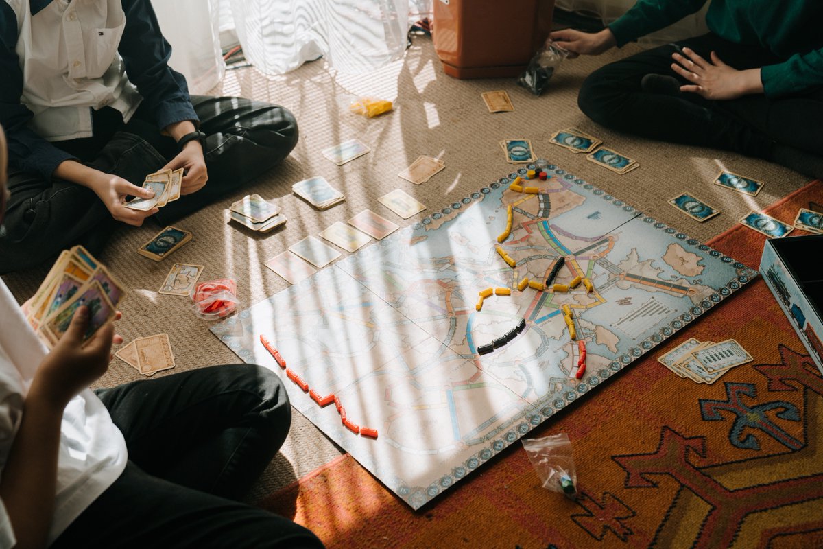 technique_cc's tweet photo. On this #WellnessWednesday, remember to take some time to unplug from your computer or phone and give your eyes a break from screens. Talk a walk, play a board game with the family, or curl up with a good book. 🌱♟️📚 https://t.co/KOUXpKmA46