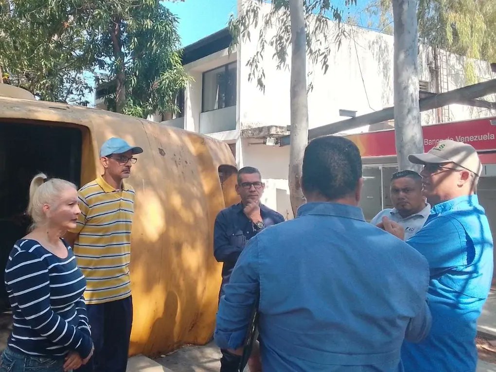 willy_casanova's tweet photo. De la mano @PartidoPSUV y el Gobierno Nacional, sumando voluntades. 

Continuamos con los trabajos instruidos por el pdte. @NicolasMaduro, y ejecutados a través de la @MVzlaBella, para el reacondicionamiento de toda @LUZadn, hoy en la Facultad de Arquitectura.

@JacquelinePSUV https://t.co/bpol0TmHoI
