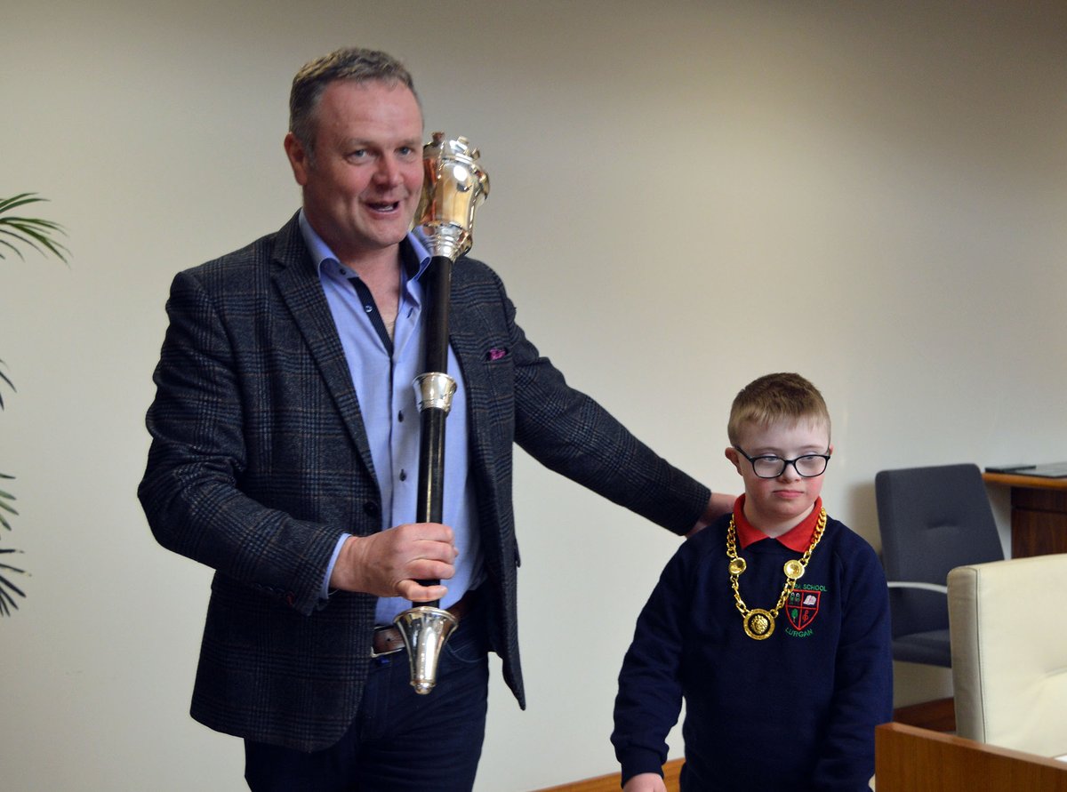 abcb_council's tweet photo. Lord Mayor, Cllr Paul Greenfield, along with Cllrs Julie Flaherty and Kyle Savage were delighted to receive some very special guests to Craigavon Civic Centre on Wednesday 22 March as the Council lit up its buildings in blue and yellow to mark Downs Syndrome Awareness week. https://t.co/jKNPwTBaaM