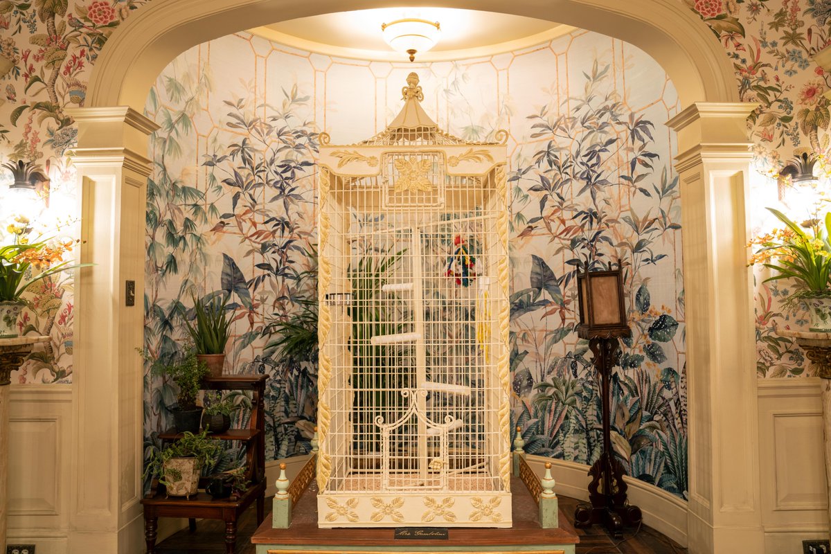 hulu's tweet photo. Only true fans can recognize this set. https://t.co/ibJmdVP3Es