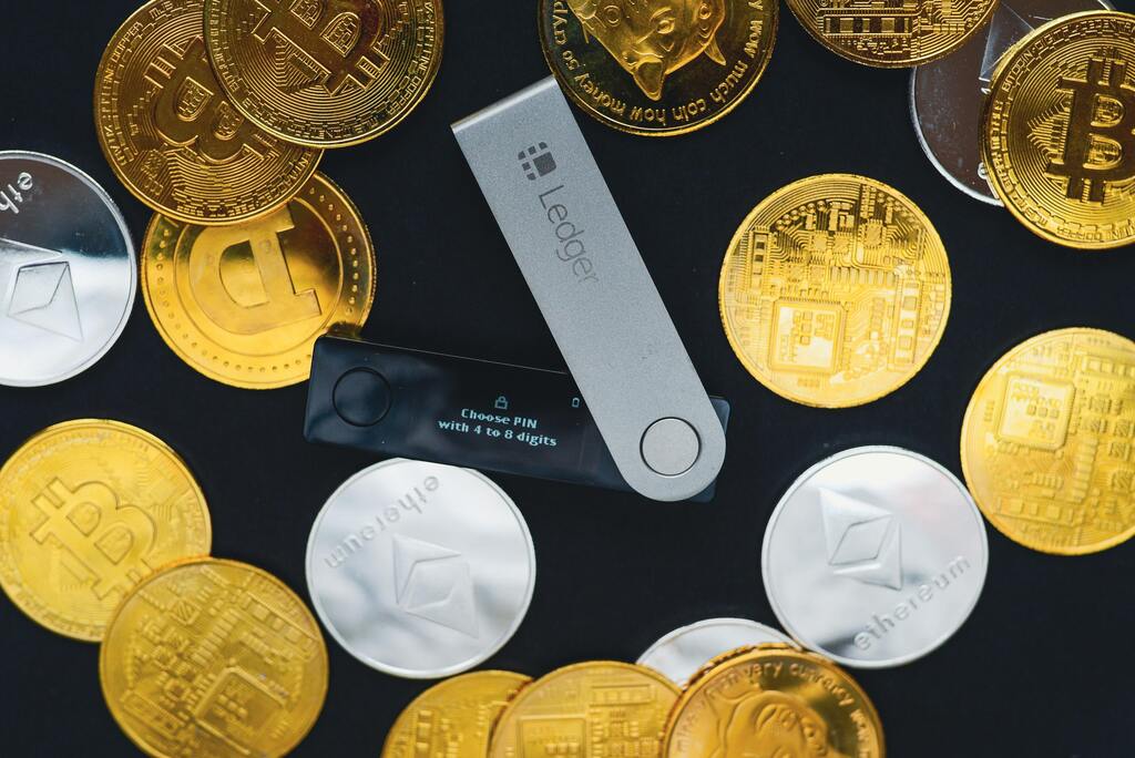 cryptohousenews's tweet photo. Il est indispensable de protéger sa cryptomonnaie ! 🔒

Découvre maintenant les clés @Ledger afin de sécuriser ta crypto directement sur une clé physique ! ✅

2 modèles disponibles, livraison offerte ! ⭐

👉https://t.co/ZjSQNMu34V https://t.co/Qc7reaIION