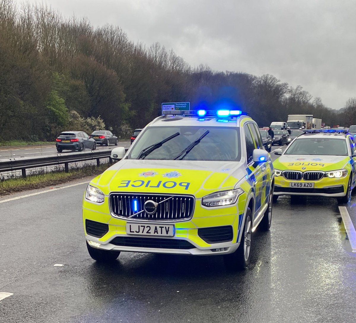 SurreyRoadCops's tweet photo. We are currently attending with all emergency services, a serious collision on the A3 Northbound between Stoke and Burpham. The A3 is closed Northbound from Denises slip off to Burpham slip on. Please avoid the area. #Guildford #Traffic https://t.co/i24002Dyf5