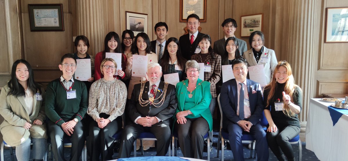 mingchu_wang's tweet photo. Great to be back in Leeds. My 4th year serving as #LeedsChineseAmbassador. Today I’m happy to join the meeting with @LordMayorLeeds with the 3rd cohort of LCSAs. With 30 LCSAs now working globally, we are looking forward to more collaborative business and scientific projects. https://t.co/BSjly31oqQ