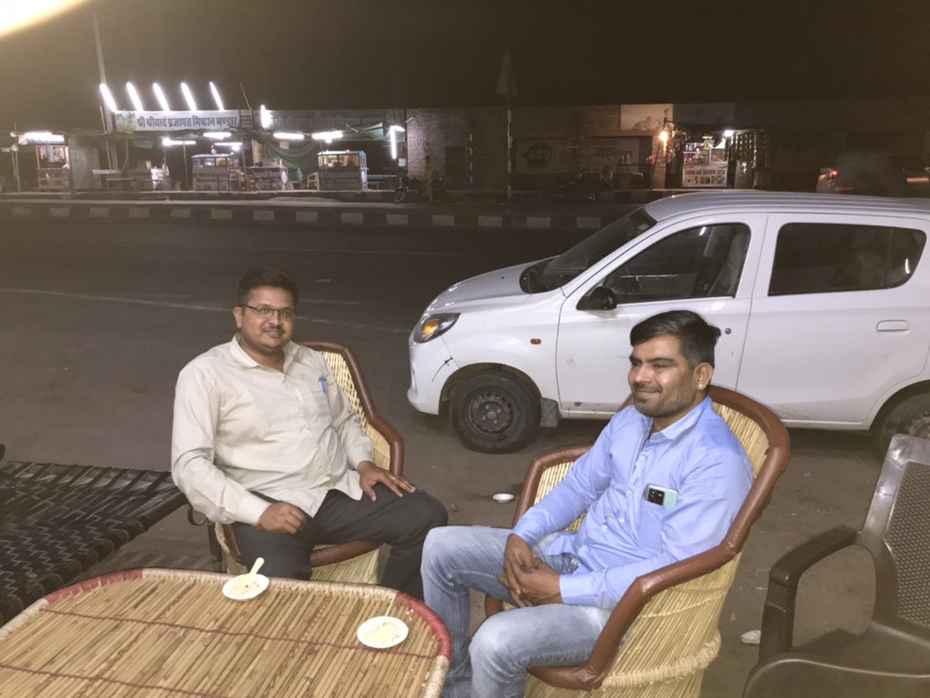 MeghaRamJDH_'s tweet photo. जोधपुर के डांगिय��वास में सुप्रसिद्ध मावा का स्वाद बहुत ही शानदार
#डांगियावास
#जोधपुर https://t.co/xhd2ZJawNl