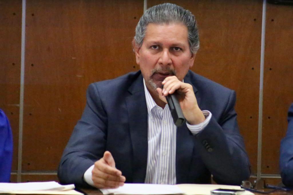 JavierCedenoS's tweet photo. Concluir una etapa con una sensación positiva y sabiendo que di lo mejor de mi, me deja satisfecho. 

Ayer cerré una etapa en mi vida empresarial, cediendo la estafeta de la Presidencia de CONACO SERVYTUR Morelia a mi gran amiga Alo Villaseñor. https://t.co/VGHi2y0Ui7